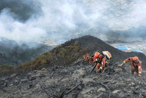 7日17時,四川省涼山州喜德縣與冕寧縣交界處發生森林火災